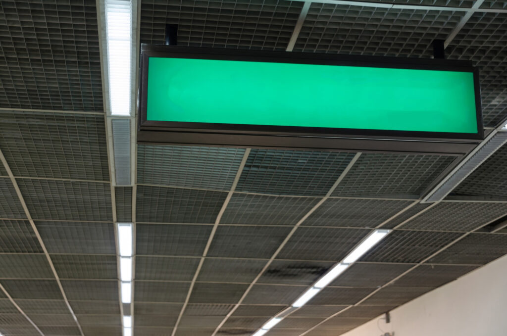 Oklejanie samochodów – skuteczna forma reklamy na cztery koła